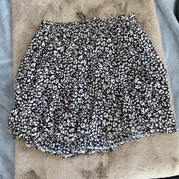 2/$30 𝅺&merci (en merci) Ladies Ruffled Leopard Print Mini Skirt BNWT - Picture 3 of 5